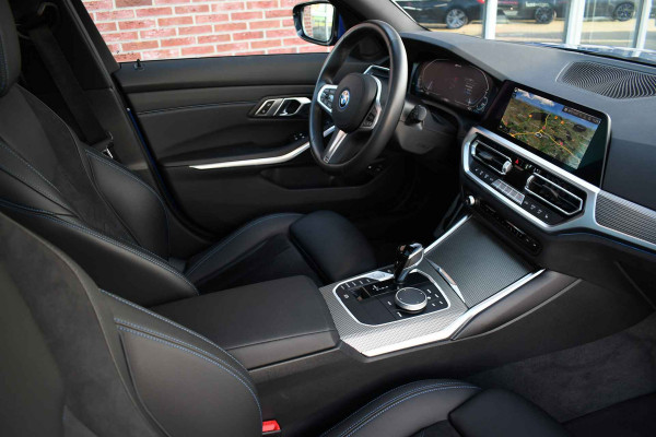 BMW 3 Serie Touring 330e xDrive M-Sport Pano Trekh El-zetels HUD Laser 19inch Adp-onderstel