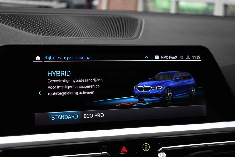 BMW 3 Serie Touring 330e xDrive M-Sport Pano Trekh El-zetels HUD Laser 19inch Adp-onderstel