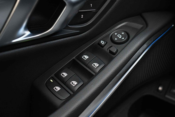 BMW 3 Serie Touring 330e xDrive M-Sport Pano Trekh El-zetels HUD Laser 19inch Adp-onderstel