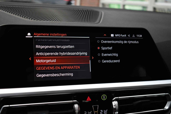 BMW 3 Serie Touring 330e xDrive M-Sport Pano Trekh El-zetels HUD Laser 19inch Adp-onderstel