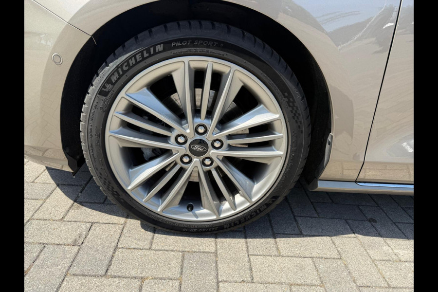 Ford FOCUS Wagon 1.5 AUT Vignale | Open dak | Trekhaak |