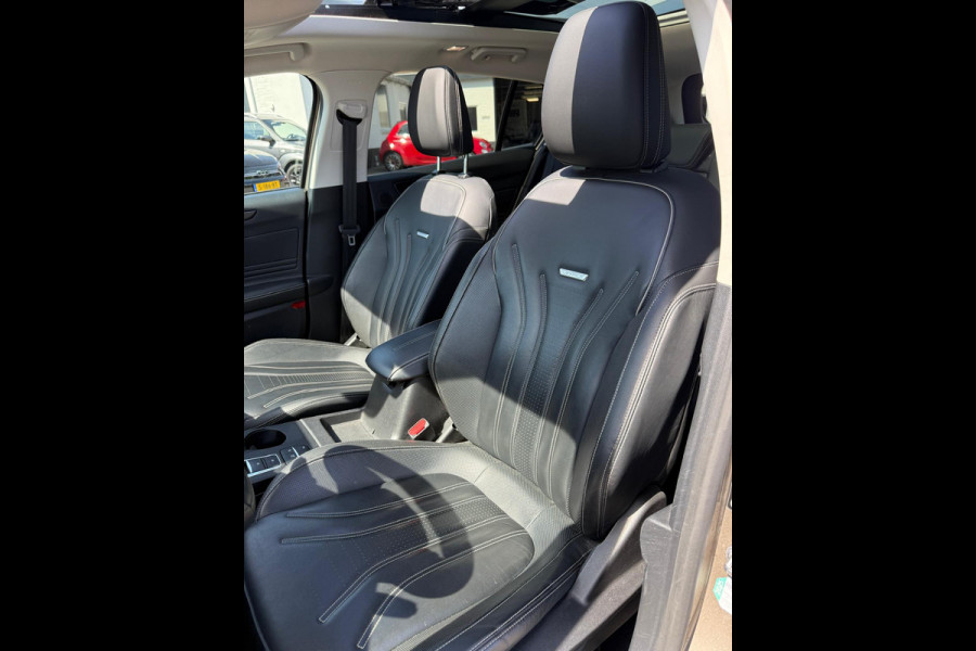 Ford FOCUS Wagon 1.5 AUT Vignale | Open dak | Trekhaak |