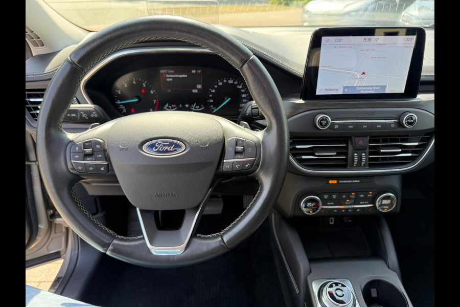 Ford FOCUS Wagon 1.5 AUT Vignale | Open dak | Trekhaak |