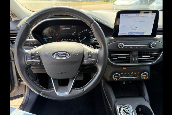 Ford FOCUS Wagon 1.5 AUT Vignale | Open dak | Trekhaak |
