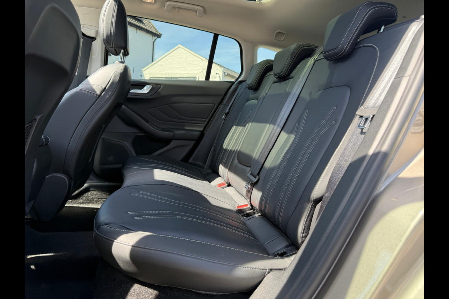 Ford FOCUS Wagon 1.5 AUT Vignale | Open dak | Trekhaak |