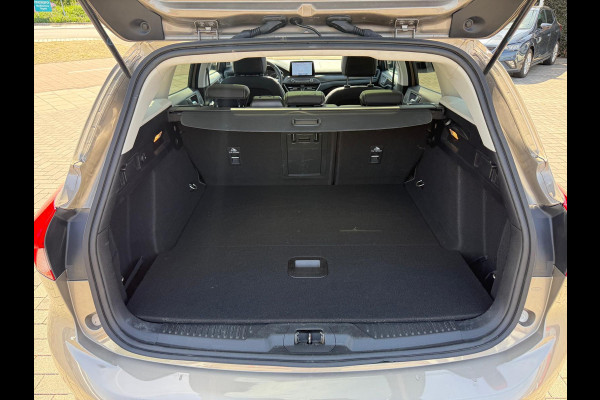 Ford FOCUS Wagon 1.5 AUT Vignale | Open dak | Trekhaak |
