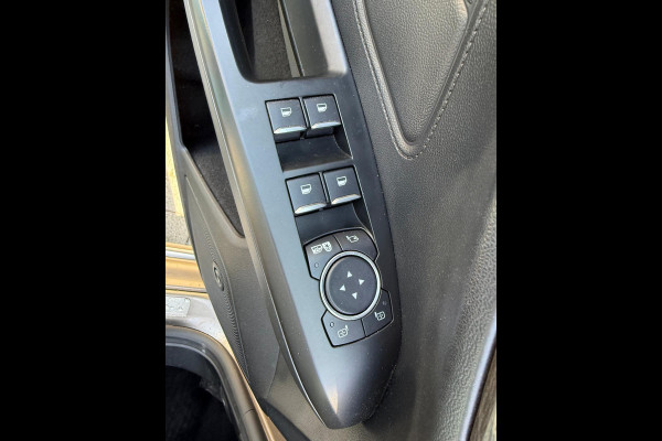 Ford FOCUS Wagon 1.5 AUT Vignale | Open dak | Trekhaak |
