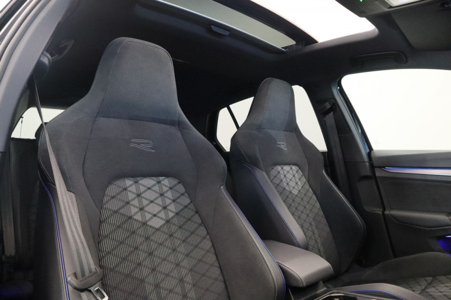 Volkswagen Golf 1.5 eTSI R-Line Edition Panoramadak IQ-Led 24 Maanden garantie* (Vraag naar de voorwaarden)