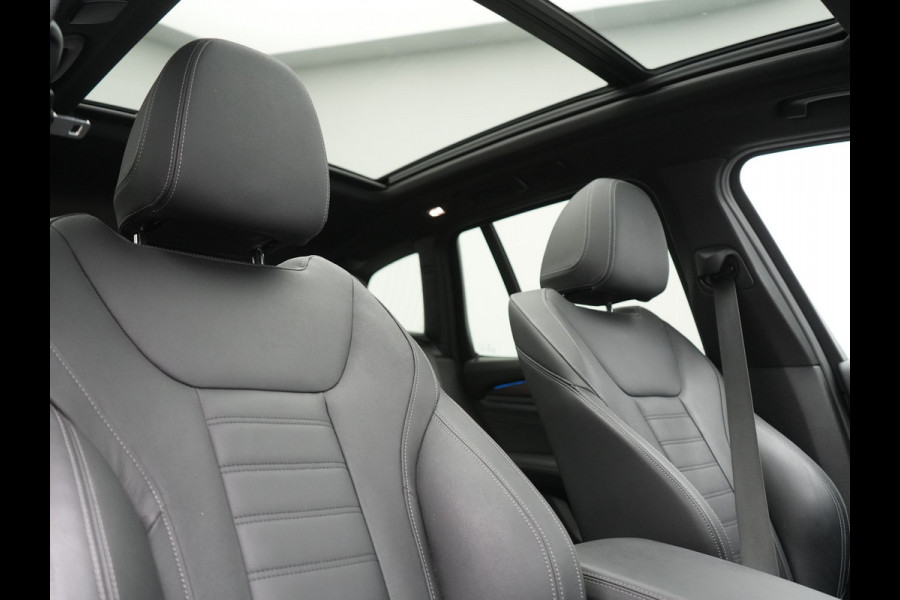 BMW X3 xDrive30e M Sport PHEV 293pk Dealer O.H. | Trekhaak Af Fabriek | Panodak | Head Up | Adaptive Cruise | 360 Camera | Harman / Kardon | Adaptief Onderstel | Lederen Sportstoelen Memory & Verwarmd | Keyless | Blis | Sfeerverlichting |  Plug In Hybrid |