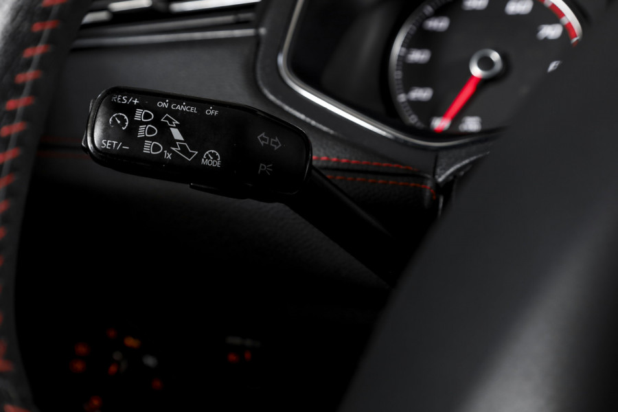 Seat Arona 1.0 TSI 116 PK FR | Cruise | PDC | Camera | ECC | Trekhaak | LM 17" |