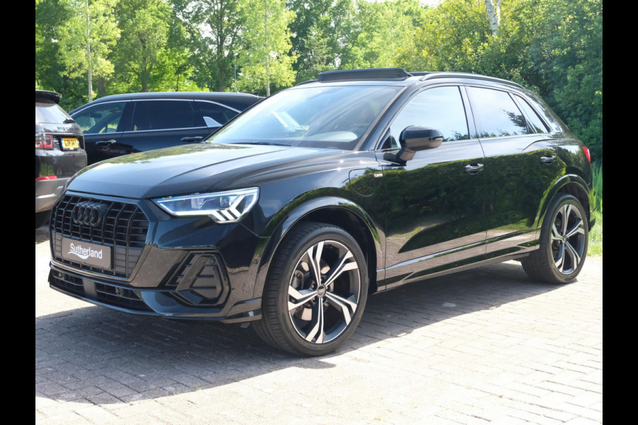 Audi Q3 45 TFSI e S edition 245 PK | Panoramadak | Sonos | Elektrische Klep | Camera | Alcantara bekleding | Stoelverwarming | Dodehoek Sensoren | 20 Inch |