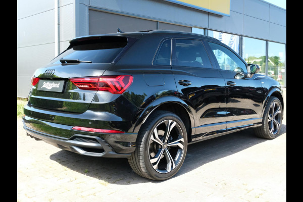 Audi Q3 45 TFSI e S edition 245 PK | Panoramadak | Sonos | Elektrische Klep | Camera | Alcantara bekleding | Stoelverwarming | Dodehoek Sensoren | 20 Inch |