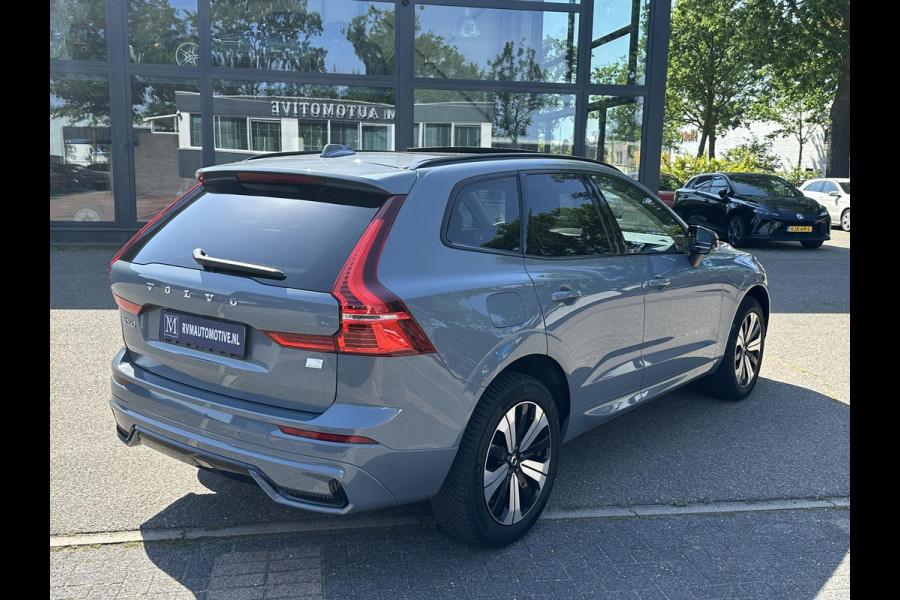 Volvo XC60 2.0 T6 Plug-in hybrid AWD R-Design | BOMVOL!! | 22K KM!! | STOEL STUURVERWARMING | PANO | ELEK. TREKHAAK | ADAP. CRUISRE | MEM. STOELEN | ACHTERBANK VERWARMD | ELEK. ACHTERKLEP | 12 MND BOVAG GARANTIE | DEALER ONDERHOUDEN |