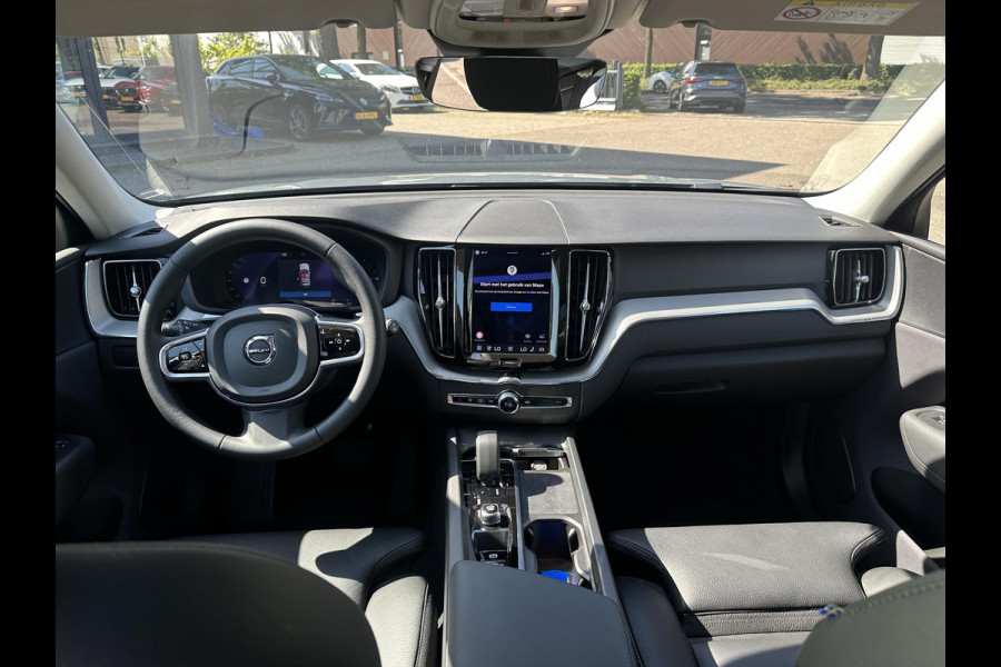 Volvo XC60 2.0 T6 Plug-in hybrid AWD R-Design | BOMVOL!! | 22K KM!! | STOEL STUURVERWARMING | PANO | ELEK. TREKHAAK | ADAP. CRUISRE | MEM. STOELEN | ACHTERBANK VERWARMD | ELEK. ACHTERKLEP | 12 MND BOVAG GARANTIE | DEALER ONDERHOUDEN |