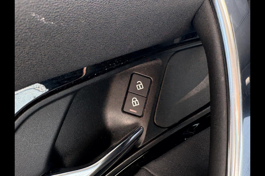 Land Rover Discovery Sport P300e 1.5 S | Trekhaak | Stoelverwarming | 360 Camera | Leder |