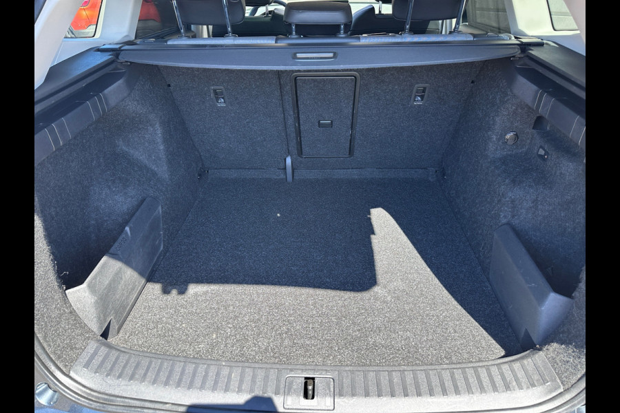 Škoda ENYAQ iV 60|SOH 90%|Warmtepomp|Trekhaak|Panoramadak|ACC|Camera
