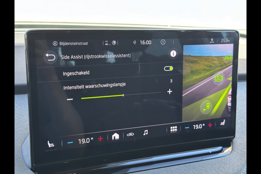 Škoda ENYAQ iV 60|SOH 90%|Warmtepomp|Trekhaak|Panoramadak|ACC|Camera