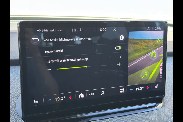 Škoda ENYAQ iV 60|SOH 90%|Warmtepomp|Trekhaak|Panoramadak|ACC|Camera
