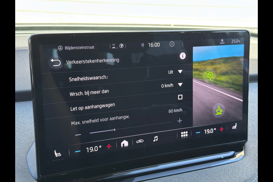 Škoda ENYAQ iV 60|SOH 90%|Warmtepomp|Trekhaak|Panoramadak|ACC|Camera