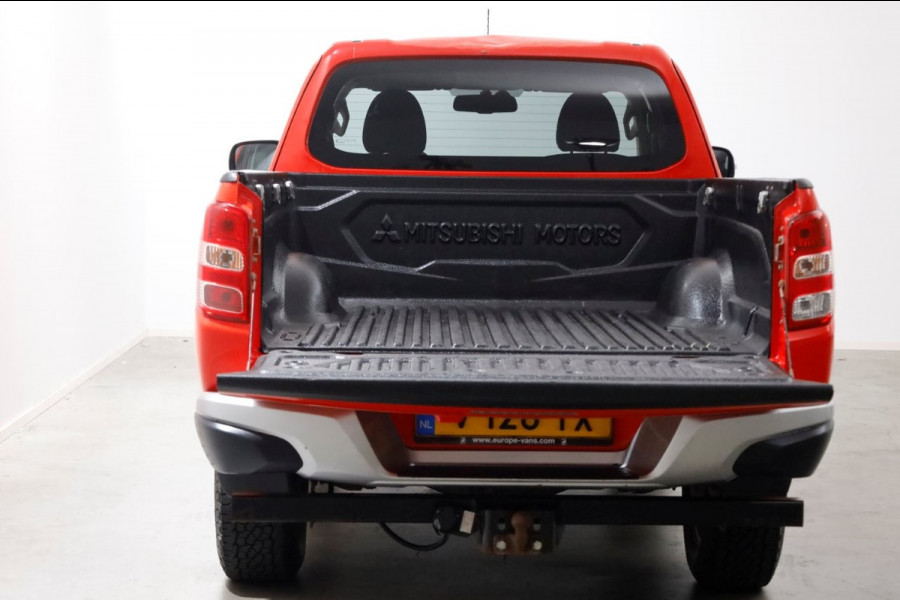 Mitsubishi L200 2.4 DI-D 180pk Club Cab Intense 4x4 High/Low Gearing + Diff. Lock 12-2018