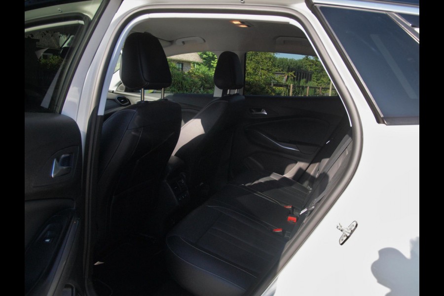 Opel Grandland X 1.2 Turbo Ultimate | Apple Carplay | Cruise Control | Parkeersensoren | Leder-pakket |
