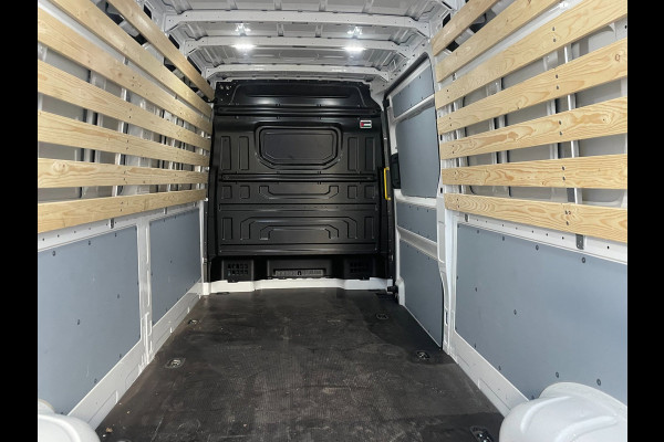 Volkswagen Crafter 35 2.0 TDI L4H3 NAVI AIRCO 140 PK AUTOMAAT CARPLAY