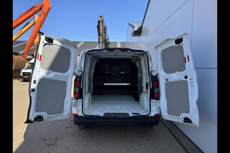 Ford Transit Custom 2.0 TDCI 140PK AWD Automaat 4x4 L1H1 LED Adaptieve Cruise Carplay Camera Navigatie Parkeersensoren v+a