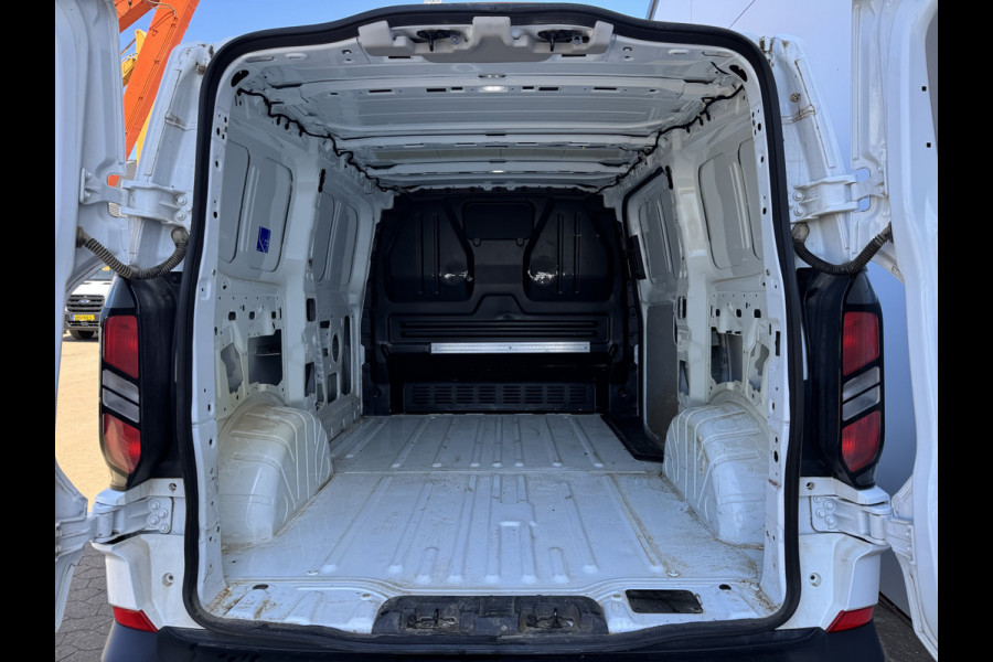 Ford Transit Custom 2.0 TDCI 140PK AWD Automaat 4x4 L1H1 LED Adaptieve Cruise Carplay Camera Navigatie Parkeersensoren v+a