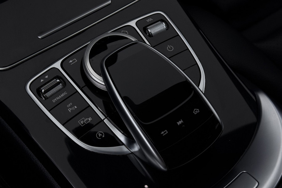 Mercedes-Benz C-Klasse Estate 200 Business Solution AMG (PANORAMADAK, SFEERVERLICHTING, MULTIBEAM KOPLAMPEN, DIGITALE COCKPIT)