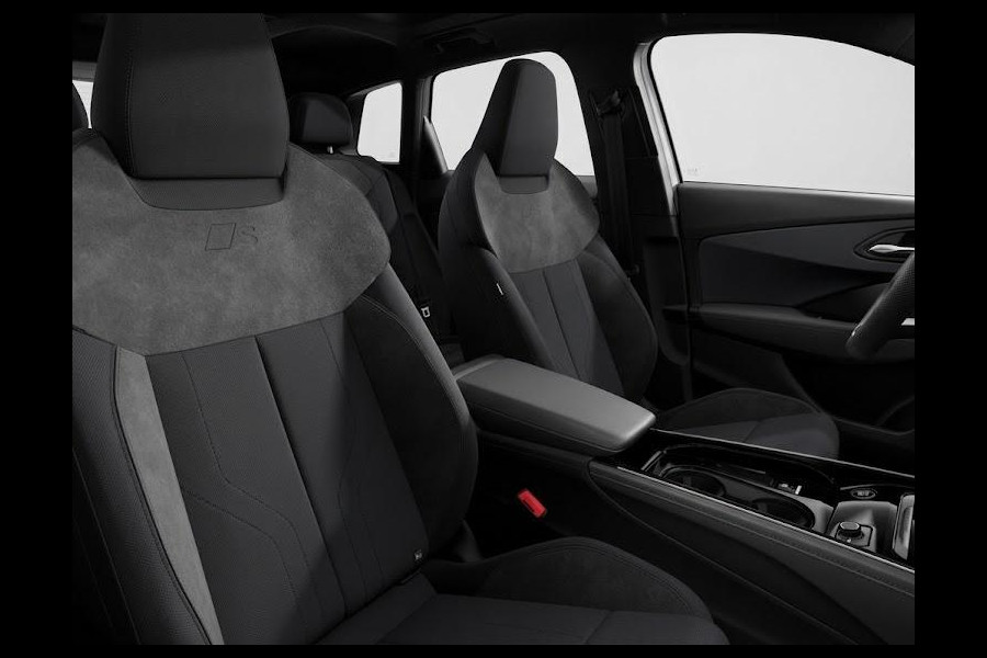 Audi Q3 S edition e-hybrid 272 pk | Panorama-glasdak | Techniekpakket plus | Trekhaak mech. zwenkbaar | Optiekpakket zwart-glanzend |