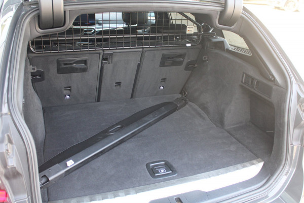 BMW 3 Serie Touring 320e xDrive M-Sport LCI | Pano | Head-up | HIFI | 19''