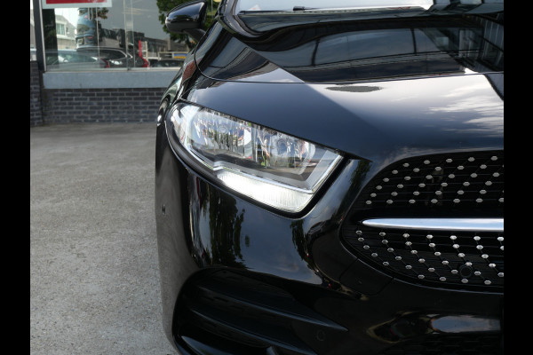 Mercedes-Benz A-Klasse 250 AMG NIGHT EDITION | AUTOMAAT | CAMERA | DIAMOND GRILL | 224 PK!!