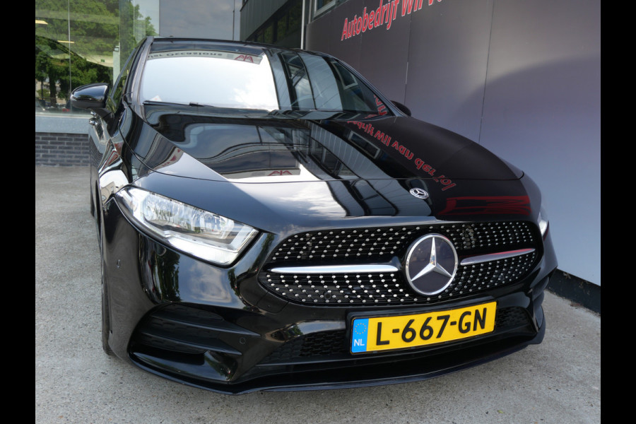 Mercedes-Benz A-Klasse 250 AMG NIGHT EDITION | AUTOMAAT | CAMERA | DIAMOND GRILL | 224 PK!!