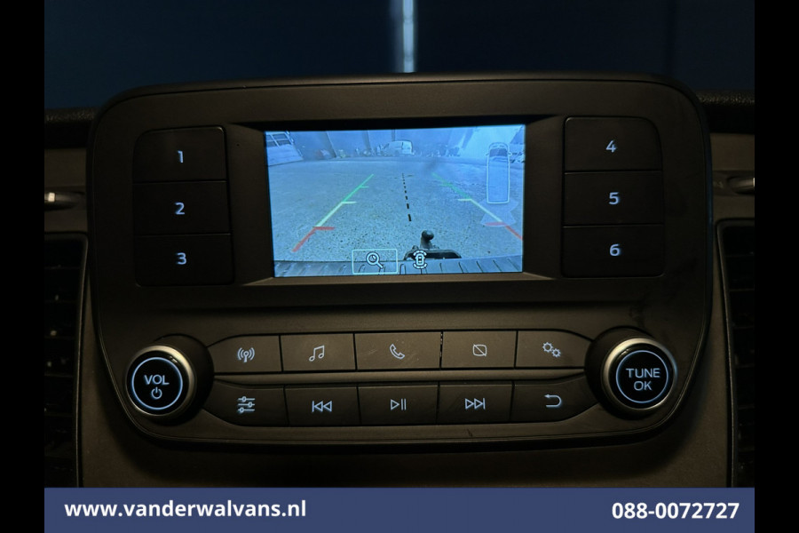 Ford Transit Custom 2.0 TDCI 131pk L2H1 Euro6 Airco | Camera | LED | Cruisecontrol | 2800kg Trekhaak Verwarmde voorruit, Parkeersensoren, Bijrijdersbank