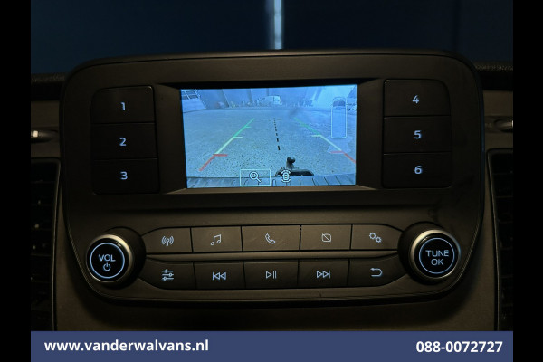 Ford Transit Custom 2.0 TDCI 131pk L2H1 Euro6 Airco | Camera | LED | Cruisecontrol | 2800kg Trekhaak Verwarmde voorruit, Parkeersensoren, Bijrijdersbank