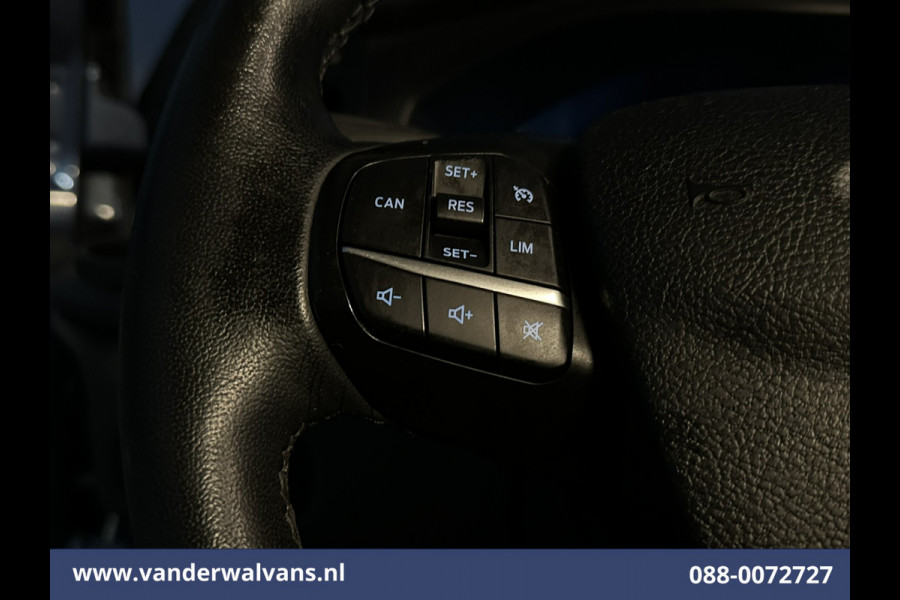 Ford Transit Custom 2.0 TDCI 131pk L2H1 Euro6 Airco | Camera | LED | Cruisecontrol | 2800kg Trekhaak Verwarmde voorruit, Parkeersensoren, Bijrijdersbank