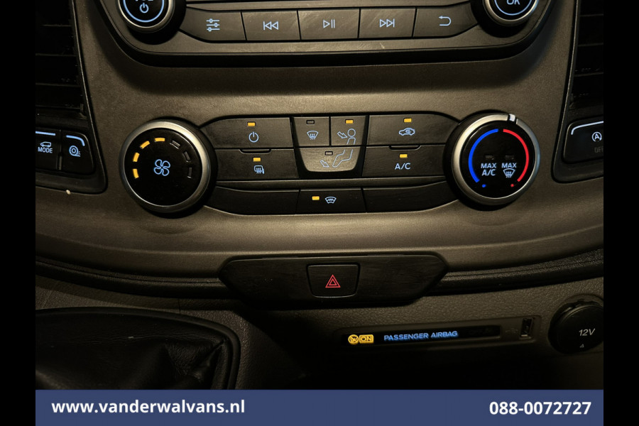 Ford Transit Custom 2.0 TDCI 131pk L2H1 Euro6 Airco | Camera | LED | Cruisecontrol | 2800kg Trekhaak Verwarmde voorruit, Parkeersensoren, Bijrijdersbank