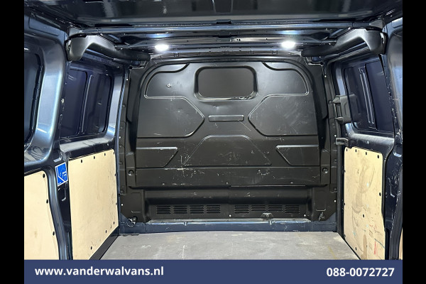 Ford Transit Custom 2.0 TDCI 131pk L2H1 Euro6 Airco | Camera | LED | Cruisecontrol | 2800kg Trekhaak Verwarmde voorruit, Parkeersensoren, Bijrijdersbank