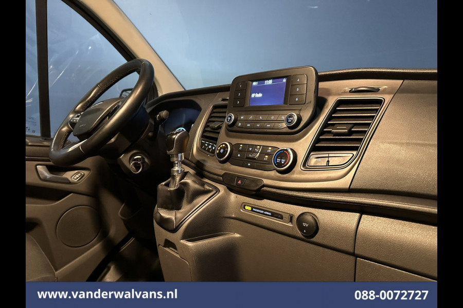 Ford Transit Custom 2.0 TDCI 131pk L2H1 Euro6 Airco | Camera | LED | Cruisecontrol | 2800kg Trekhaak Verwarmde voorruit, Parkeersensoren, Bijrijdersbank