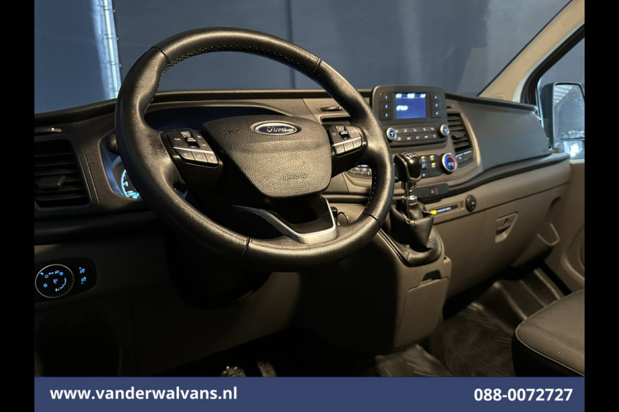 Ford Transit Custom 2.0 TDCI 131pk L2H1 Euro6 Airco | Camera | LED | Cruisecontrol | 2800kg Trekhaak Verwarmde voorruit, Parkeersensoren, Bijrijdersbank