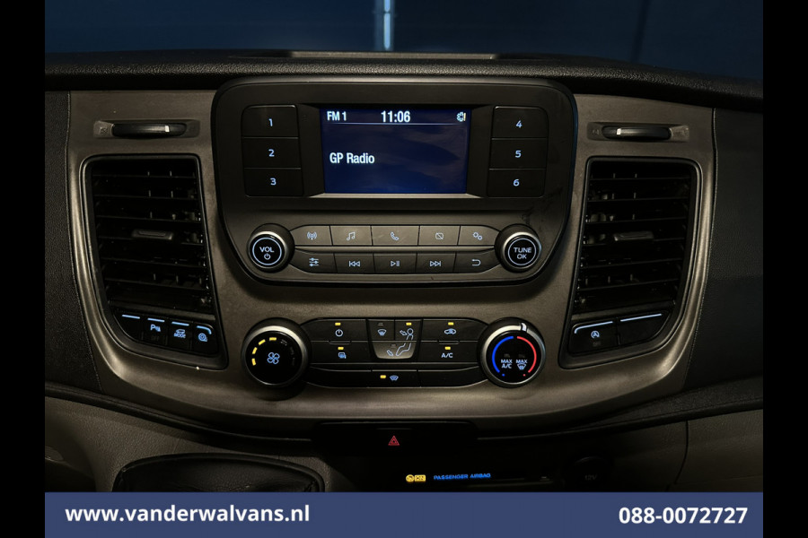 Ford Transit Custom 2.0 TDCI 131pk L2H1 Euro6 Airco | Camera | LED | Cruisecontrol | 2800kg Trekhaak Verwarmde voorruit, Parkeersensoren, Bijrijdersbank