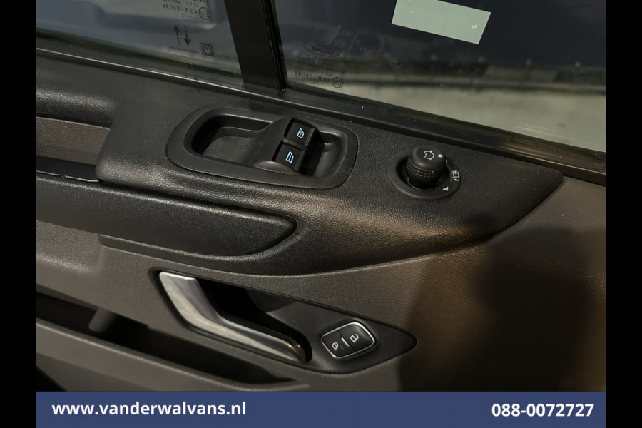 Ford Transit Custom 2.0 TDCI 131pk L2H1 Euro6 Airco | Camera | LED | Cruisecontrol | 2800kg Trekhaak Verwarmde voorruit, Parkeersensoren, Bijrijdersbank
