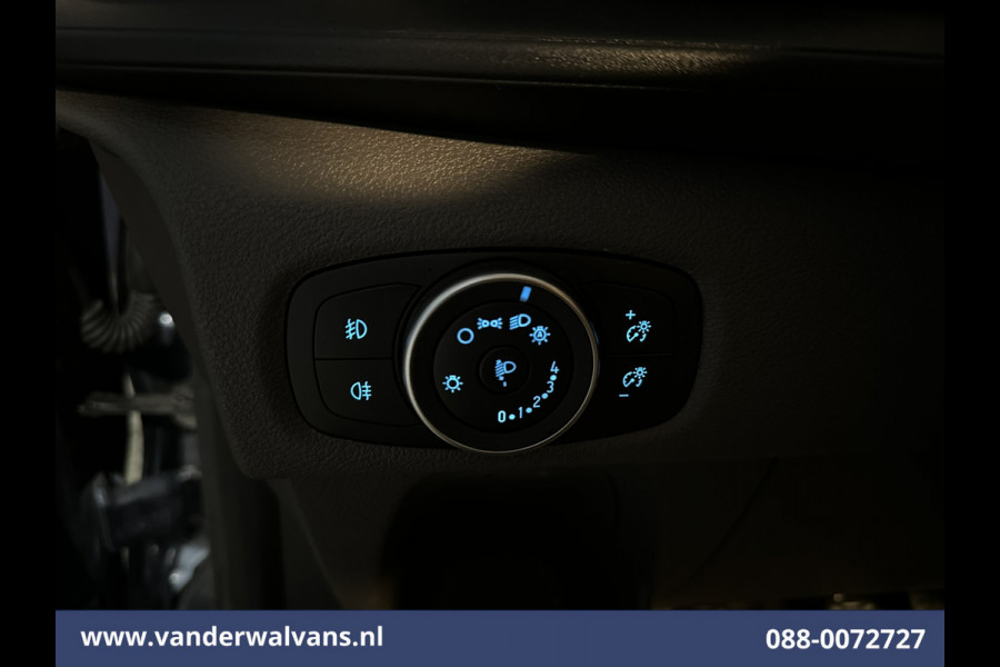 Ford Transit Custom 2.0 TDCI 131pk L2H1 Euro6 Airco | Camera | LED | Cruisecontrol | 2800kg Trekhaak Verwarmde voorruit, Parkeersensoren, Bijrijdersbank
