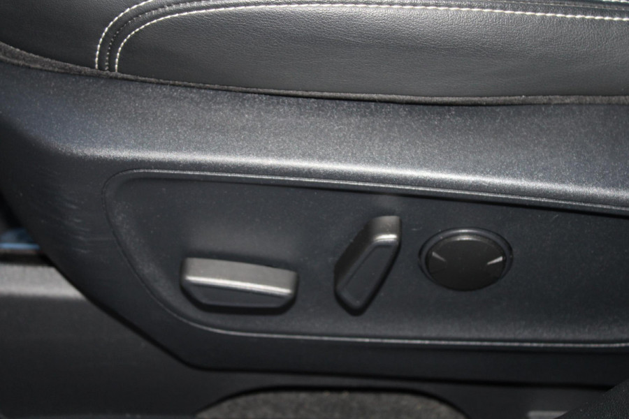 Ford Kuga 2.5 PHEV Vignale | Wegklapbare trekhaak | Panoramadak | Adaptive cruise control | Winter Pack | Bang&Olufsen | Dodehoeksensoren