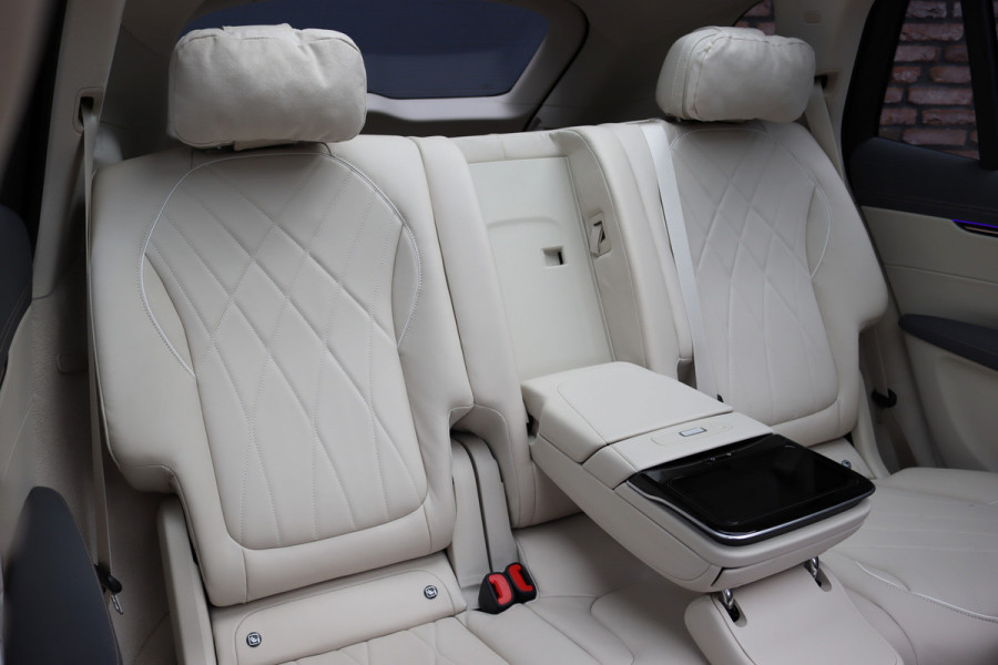 Mercedes-Benz EQS SUV 450+ AMG Line 108 kWh | Luchtvering | Hyperscreen | Achterasbesturing | Massage | Distronic+ | Entertainment Achter | Massage | Burmester | Verwarmd Stuurwiel | Tablet | HUD |