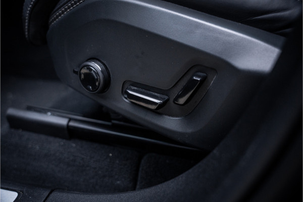Volvo XC60 T8 Recharge AWD Ultra Black Edition ** Ventilatie ** B&W ** Massage ** 360 camera ** Trekhaak