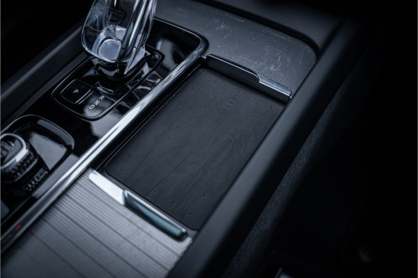 Volvo XC60 T8 Recharge AWD Ultra Black Edition ** Ventilatie ** B&W ** Massage ** 360 camera ** Trekhaak