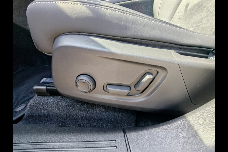 Volvo C40 Recharge Ultimate 232PK 69 kWh | ACC | H&K | Blis | Stoelverwarming | 360 Camera | Stoelverwarming