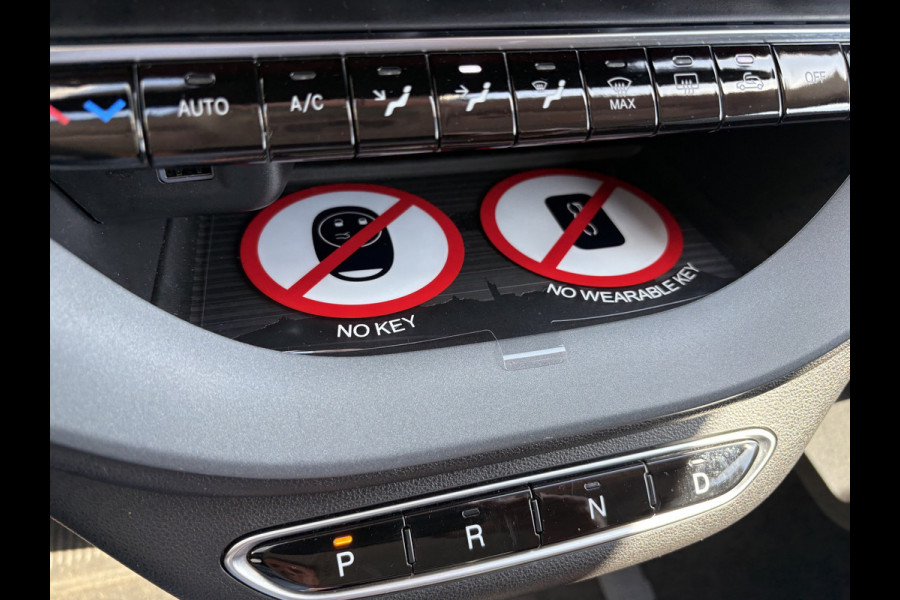 Fiat 500E 24 kWh RED Achteruitrijcamera - Airco - Navigatie - Parkeersensoren achter - Apple carplay - Bluetooth - Cruise control - Keyless start - Led verlichting - Stuur multifunctioneel - Rijstrooksensor - Elektrische ramen