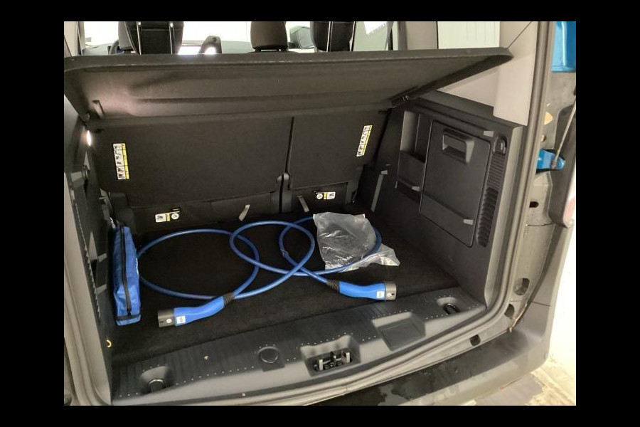 Ford E-Tourneo Courier Limited 44 kWh 136pk | Driver Assistance pack incl. Navigatie | 5 Persoons! | Winterpack | Verlengde Fabrieksgarantie tot 06-2029